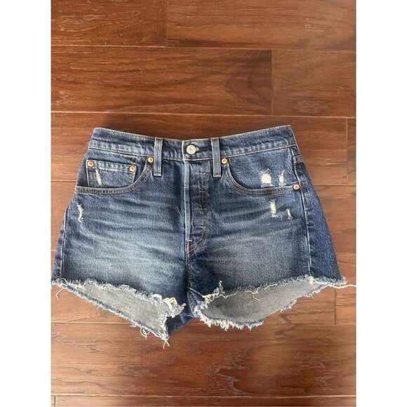 Levi’s 501 5 Button cutoff jean shorts medium wash 26 - Picture 3 of 4